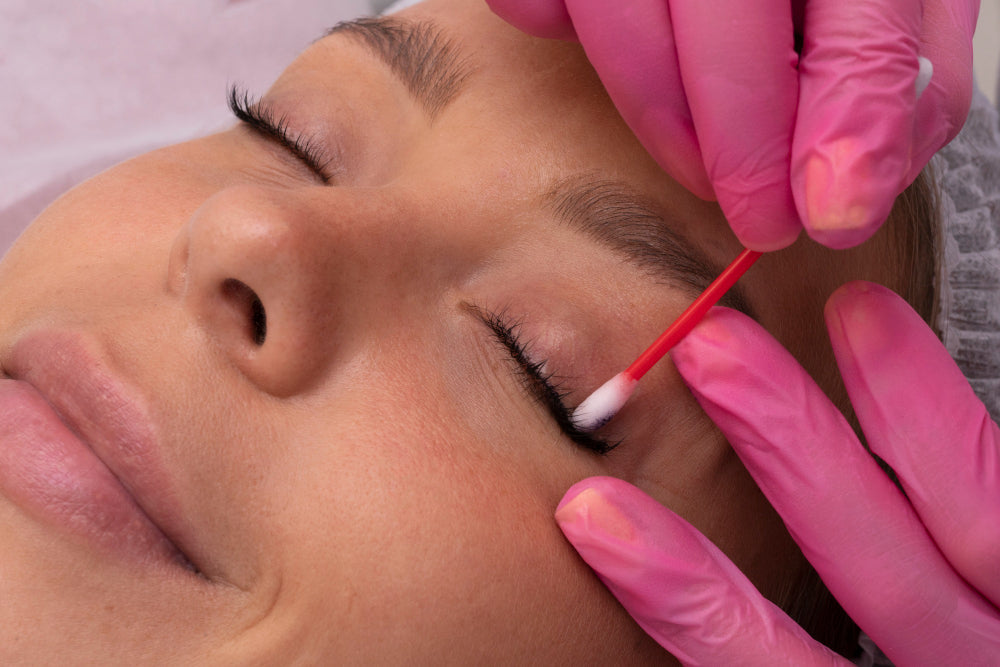 Remover Gene: Soluția Ideală pentru Demontarea Extensiilor de Gene