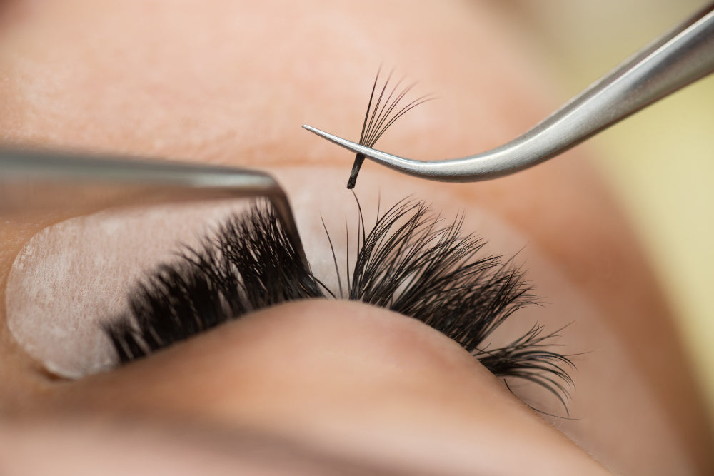 Întreținerea extensiilor de gene fir cu fir – Sfaturi și recomandări